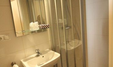 billede på Double Room, Private Bathroom-1 Queen Bed Free WiFi Free self parking