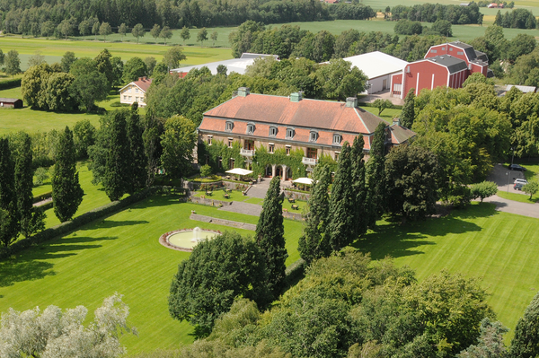 Bjertorp Slott - Bo som en konge - GENERAL
