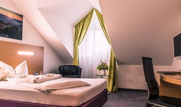 billede på Double Room-1 King Bed Free WiFi Breakfast buffet Free self parking