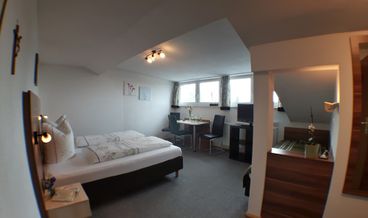 billede på Triple Room, Mountain View-1 Double Bed and 1 Twin Bed Non Refundable Free WiFi Breakfast buffet Free self parking Free welcome drink