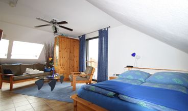 billede på Business Studio, Multiple Beds, Private Bathroom, Lake View (+30€ cleaning fee)-1 Queen Bed and 1 Twin Bed Free WiFi Free self parking