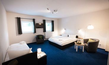 billede på Double Room, Shared Bathroom (with private shower)-1 Double Bed Free WiFi Free self parking