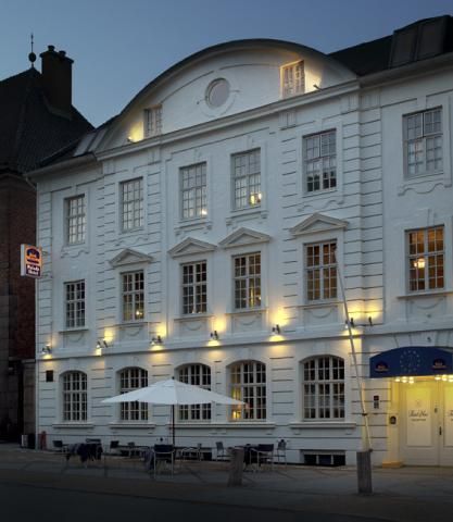 Palads Hotel i Få de bedste tilbud!