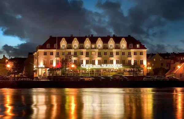 Grand Hotel Falkenberg - Bo 4 nætter, betal for 3 - FRONT
