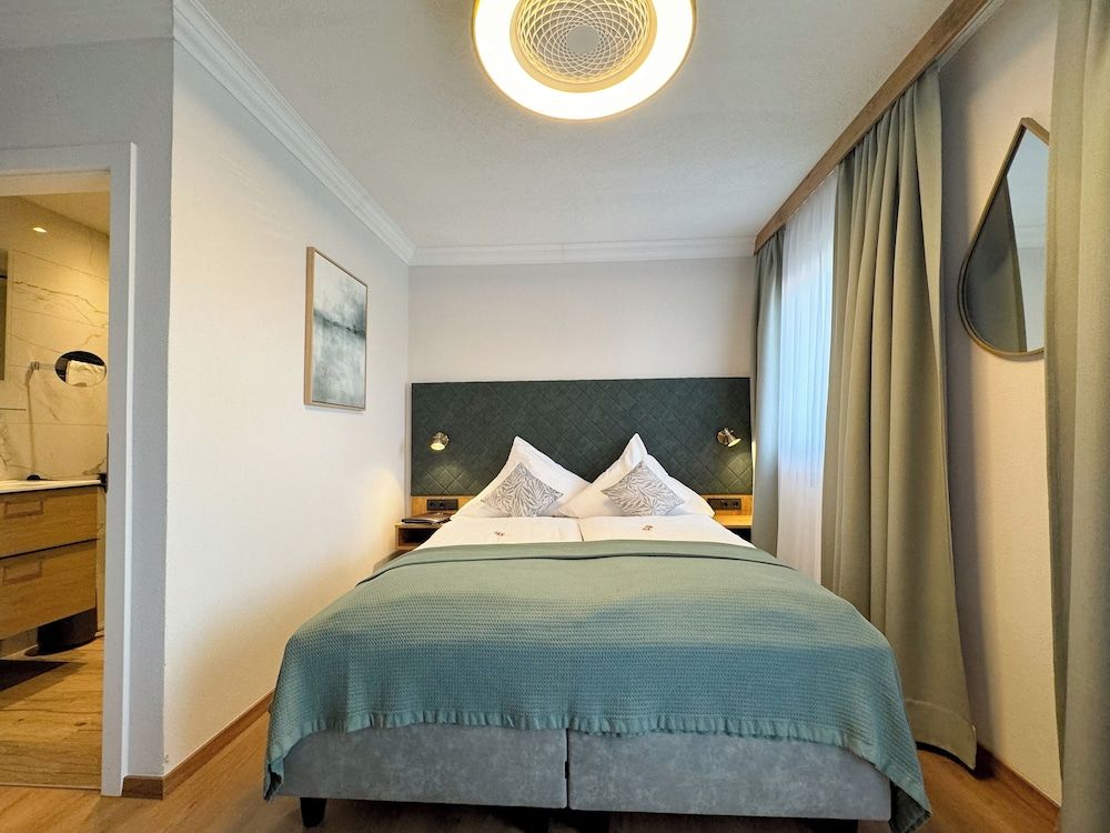 billede på Panorama-dobbeltværelse - 1 queensize-seng - balkon - ved sø