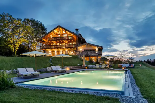 Chiemsee Chalet - Bergwiesen- Chalet- Suit - FRONT