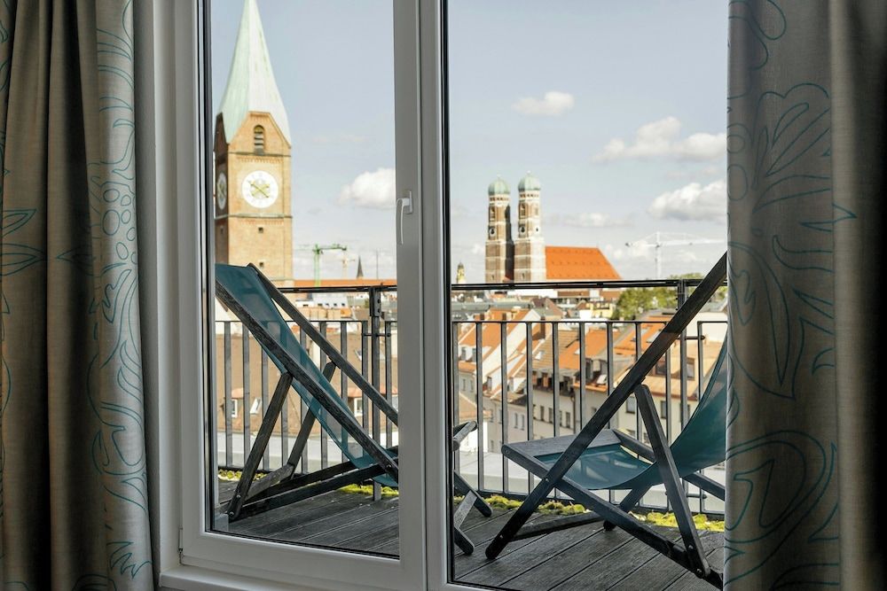 billede på SPECIAL ONE with a balcony