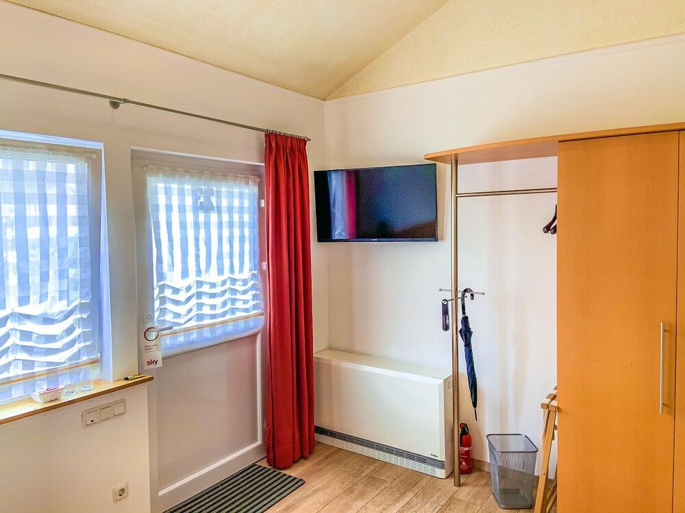 billede på Standard-dobbeltværelse - 1 soveværelse - balkon - udsigt til have
