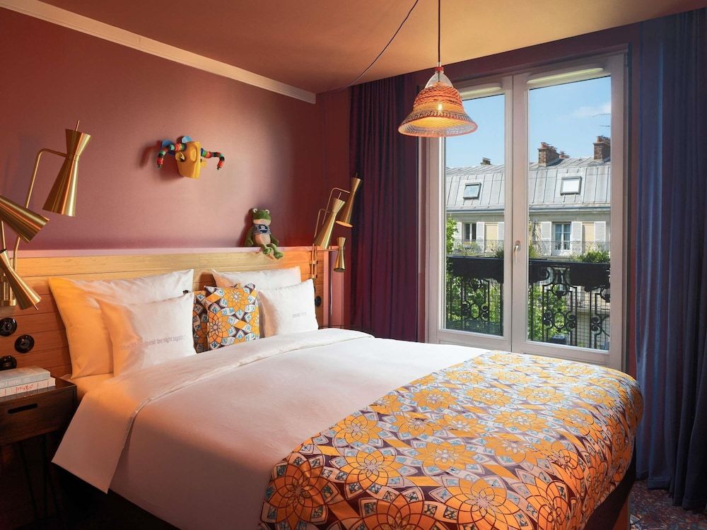 billede på Medium with Balcony and Paris view
