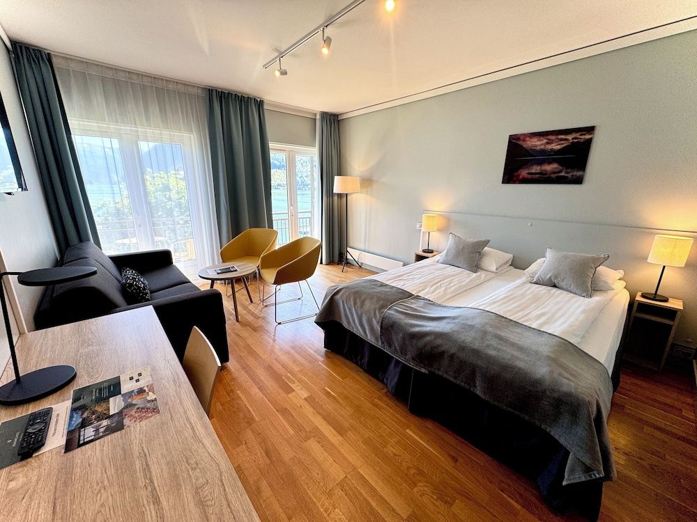 billede på Dobbeltværelse - 1 dobbeltseng med sovesofa - balkon (Fjord view)